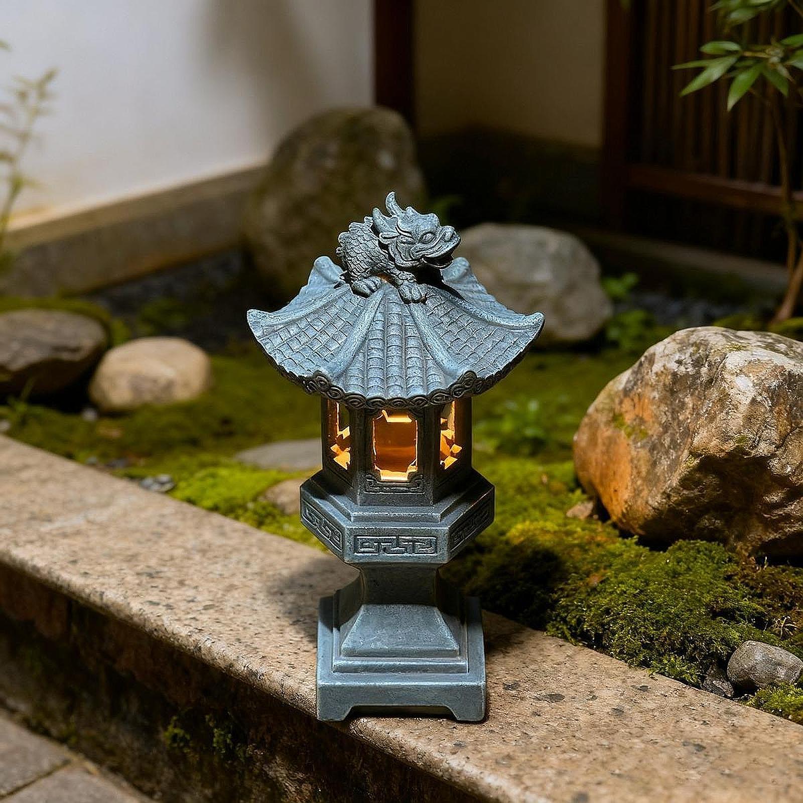 Home Security Yard Sign - Lanterna Solar Pagoda com Estátua de